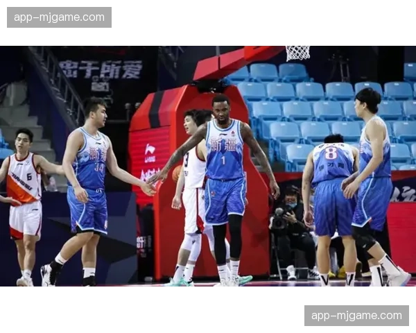 新疆男篮与外援摩尔特里完成续约，合同细节未透露