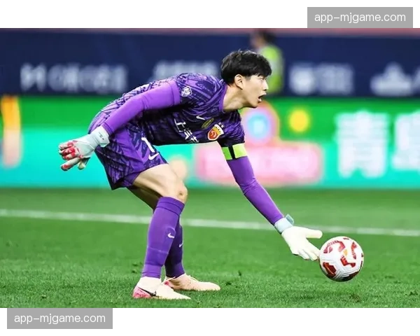 【2026年4月中超联赛·人物·专访守门员教练视角:谈论在低位防守体系中,门将的指挥范围与出击选择变化 【2026年4月中超联赛·人物·专访守门员教练视角:谈论在低位防守体系中,门将的指挥范围与出击选择变化