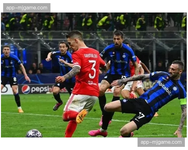 欧联杯:AC米兰加时赛不敌本菲卡,止步八强 欧联杯:AC米兰加时赛不敌本菲卡,止步八强