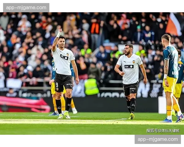 西甲31轮伤病潮席卷8队42人，职业球员身体极限引关注